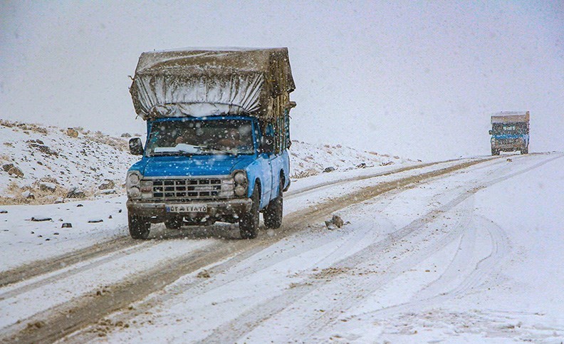 برف و کولاک جاده های ایران را مسدود کرد برف و کولاک جاده های ایران را مسدود کرد