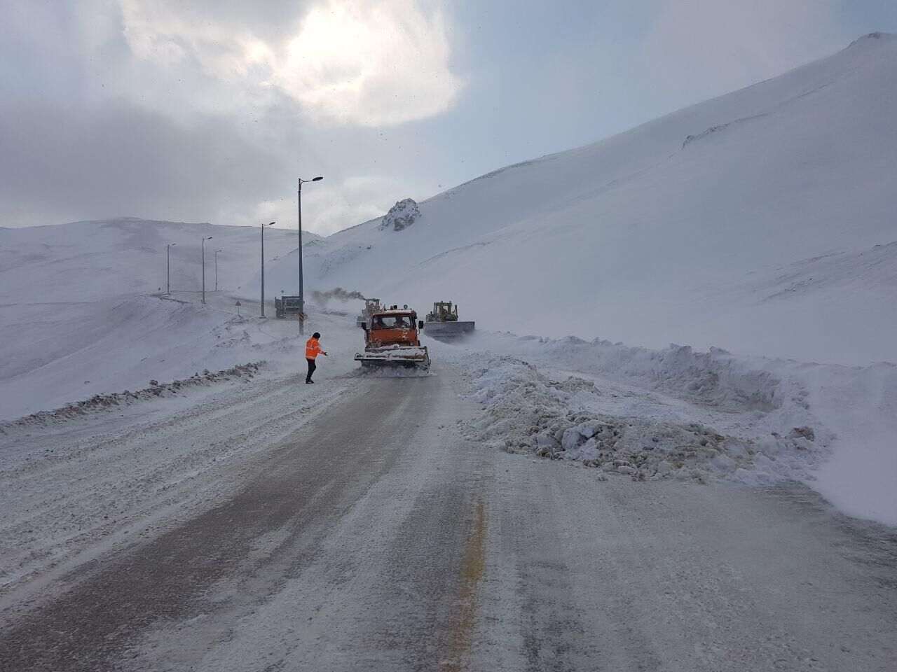 راه ارتباطی ۱۰۰ روستای استان اردبیل مسدود است راه ارتباطی ۱۰۰ روستای استان اردبیل مسدود است