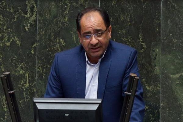 پای مدیران بانک های شهرستانی بر گلوی کشاورزان پای مدیران بانک های شهرستانی بر گلوی کشاورزان