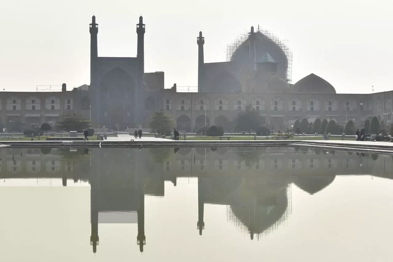 مسجد امام اصفهان در نمایی نگران کننده + عکس