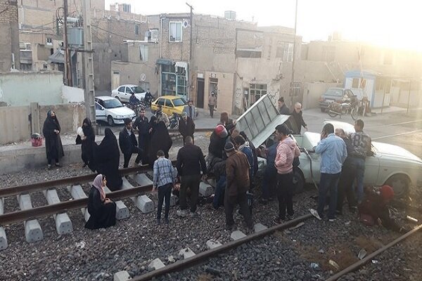 مرگ دختربچه ۱۰ ساله در تصادف قطار با یک وانت
