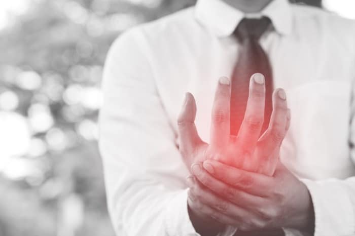تشخیص بیماری از روی تغییر شکل انگشتان دست تشخیص بیماری از روی تغییر شکل انگشتان دست