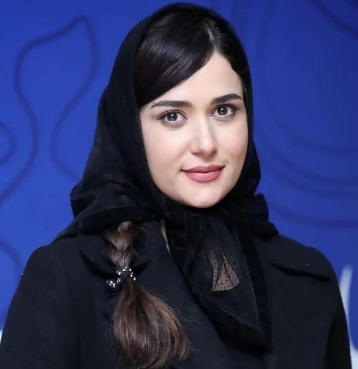 ست کردن مینی اسکارف به سبک پریناز ایزدیار + عکس ست کردن مینی اسکارف به سبک پریناز ایزدیار + عکس