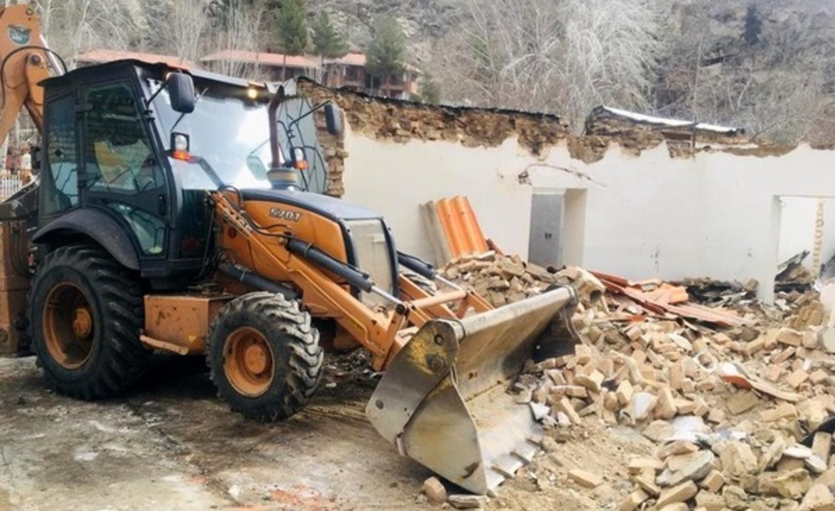جزییات فاز جدید آزاد سازی حریم رودخانه کرج با دستور محسنی اژه ای جزییات فاز جدید آزاد سازی حریم رودخانه کرج با دستور محسنی اژه ای