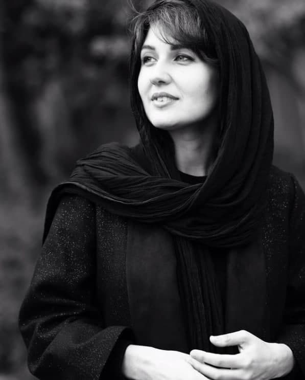 خوشحالی گلوریا هاردی در کنار خواهر شوهرش + عکس خوشحالی گلوریا هاردی در کنار خواهر شوهرش + عکس