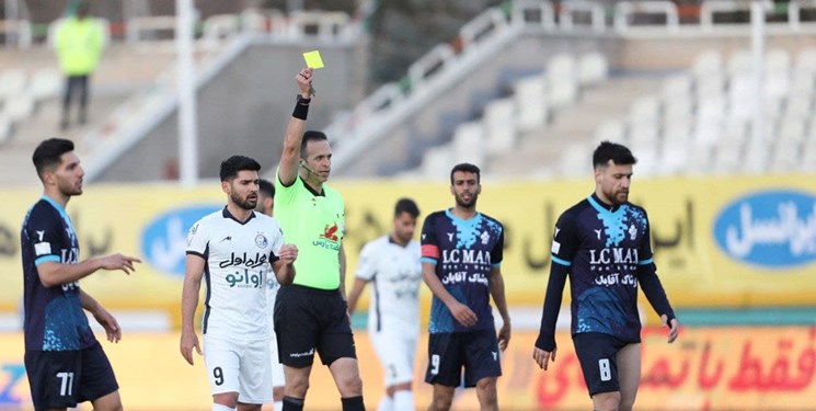 ۲بازیکن استقلال باید اخراج می شدند ۲بازیکن استقلال باید اخراج می شدند