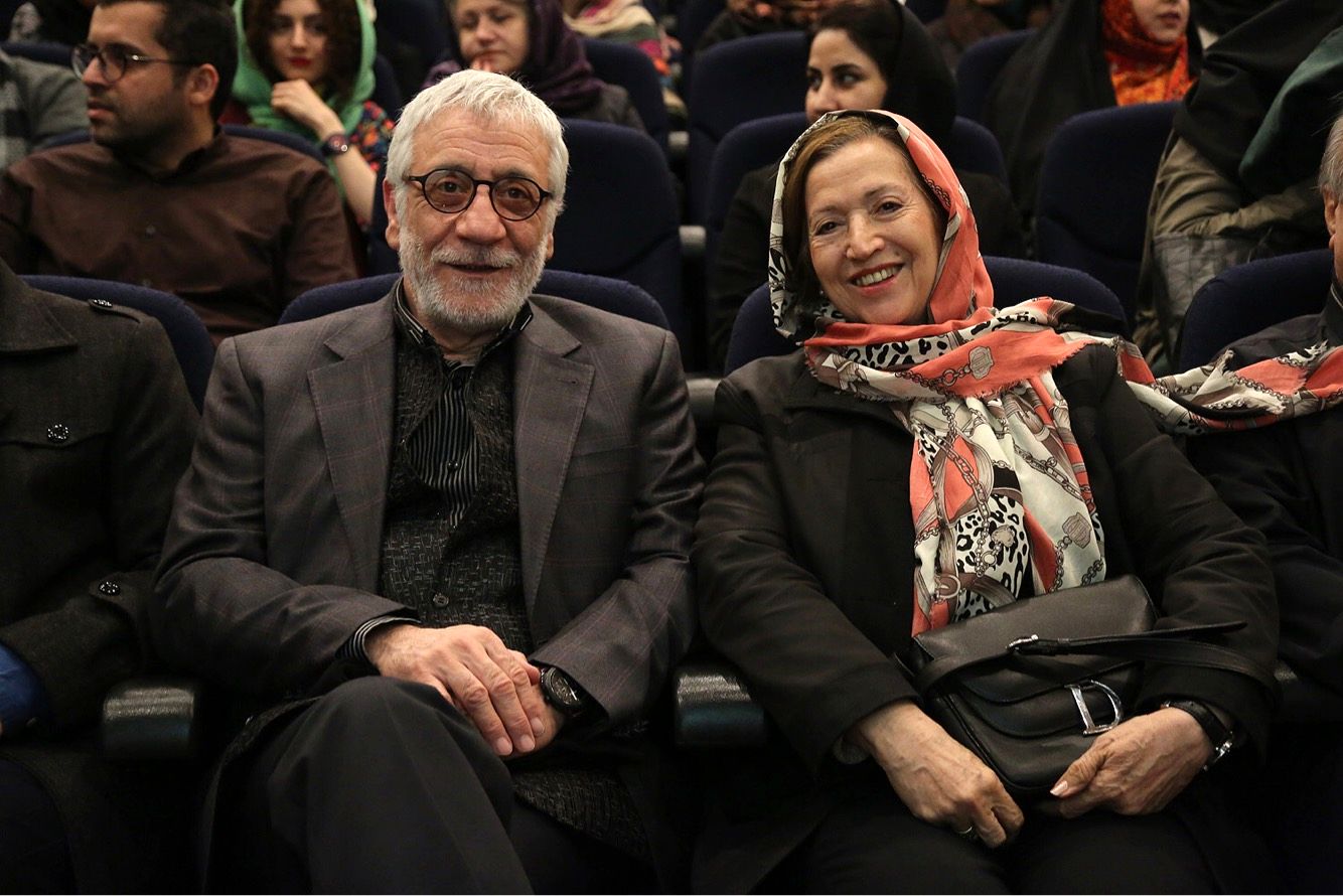 اول تلفیق خسرو شکیبایی و رضا کیانیان بود اما بعد رایگان شد اول تلفیق خسرو شکیبایی و رضا کیانیان بود اما بعد رایگان شد