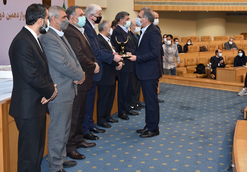 تندیس زرین جایزه ملی مدیریت مالی ایران به بانک تجارت تعلق گرفت تندیس زرین جایزه ملی مدیریت مالی ایران به بانک تجارت تعلق گرفت