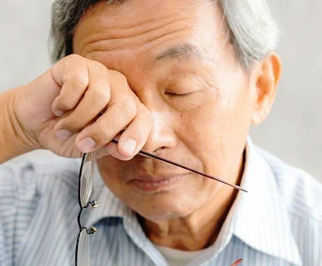 بررسی علل احساس شن ریزه در چشم ها بررسی علل احساس شن ریزه در چشم ها