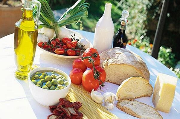 نقش رژیم غذایی مدیترانه ای در کاهش مرگ و میر سالمندان نقش رژیم غذایی مدیترانه ای در کاهش مرگ و میر سالمندان