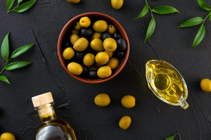 عوارض روغن زیتون برای پوست و زیبایی عوارض روغن زیتون برای پوست و زیبایی