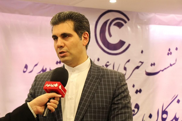 خودروسازان به وزیر صمت اطلاعات غلط می دهند خودروسازان به وزیر صمت اطلاعات غلط می دهند