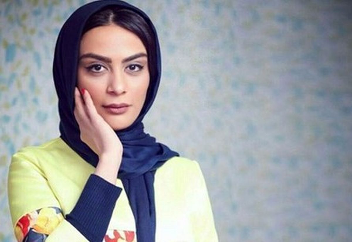 مارال فرجاد به سوگ مادرش نشست + عکس مارال فرجاد به سوگ مادرش نشست + عکس