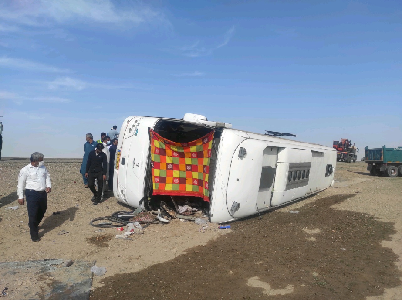 واژگونی اتوبوس در محور ایرانشهر به بزمان + فیلم واژگونی اتوبوس در محور ایرانشهر به بزمان + فیلم