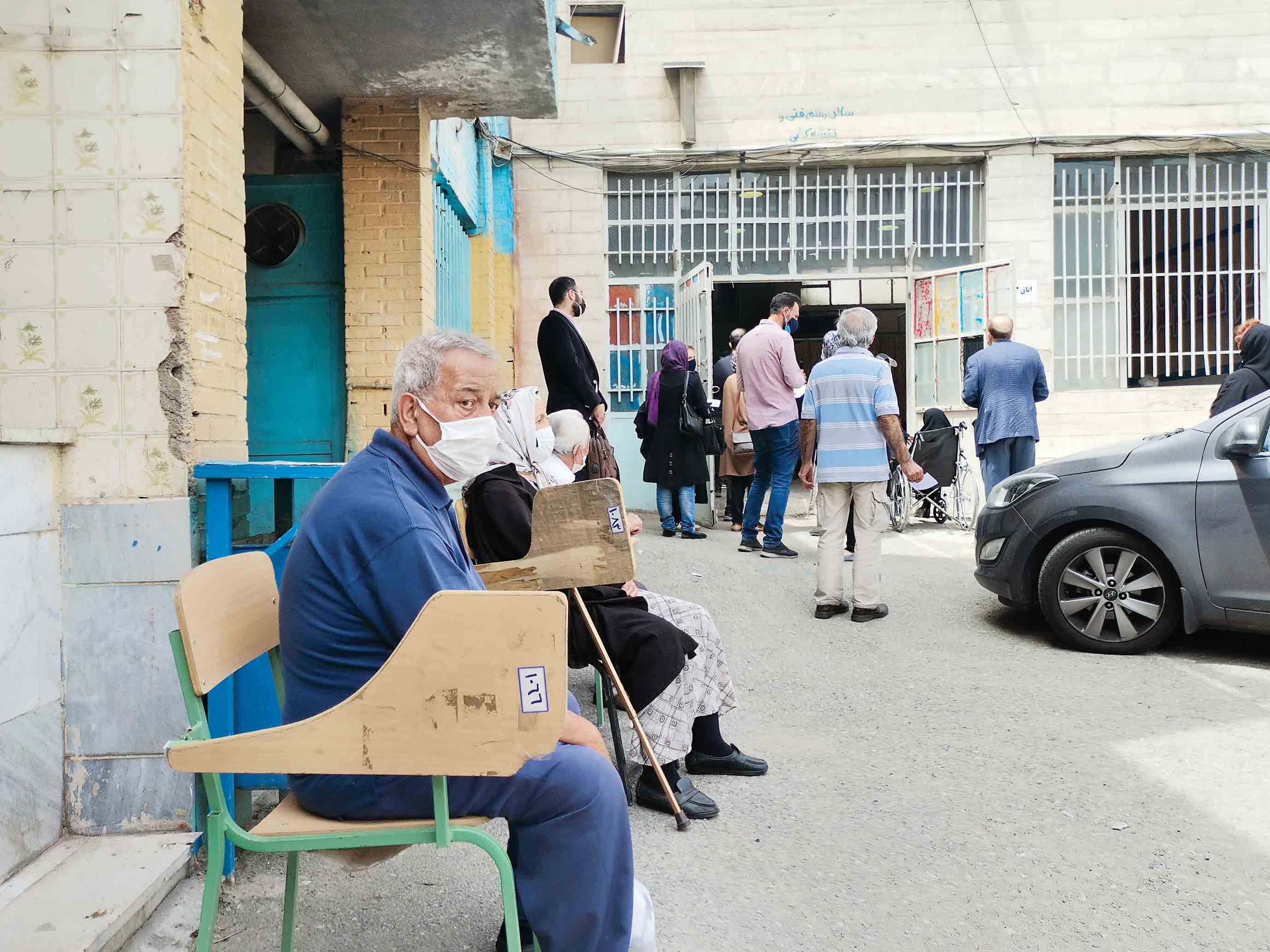 سالمندان در صف واکسن کرونا سالمندان در صف واکسن کرونا