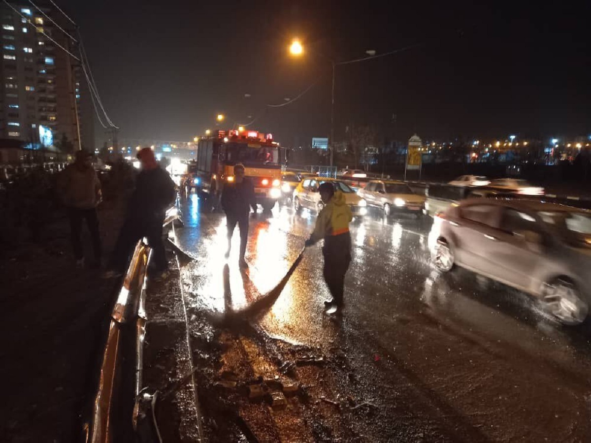 تصادف مرگبار پژو۲۰۶ در اتوبان صدر + فیلم تصادف مرگبار پژو۲۰۶ در اتوبان صدر + فیلم