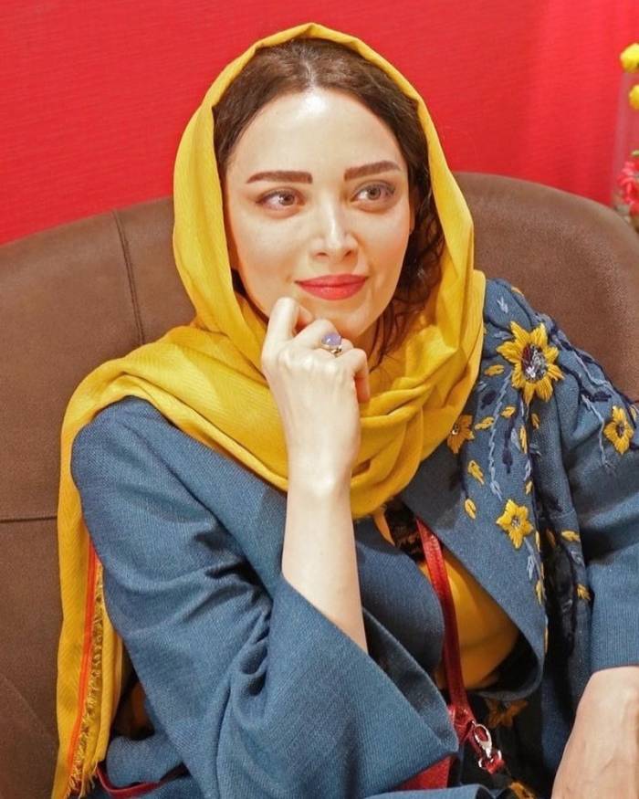 گربه کتابخوان بهنوش طباطبایی + عکس گربه کتابخوان بهنوش طباطبایی + عکس