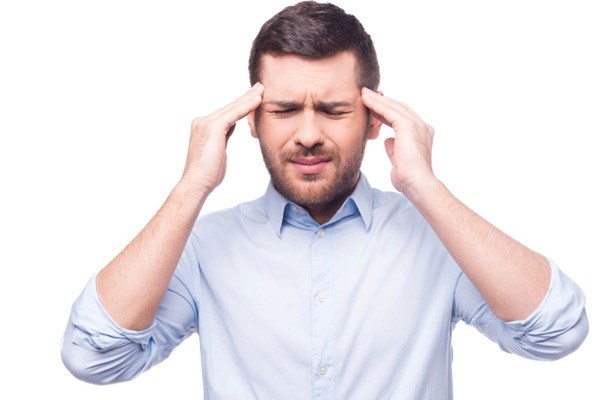 سردرد ناشی از کم آبی چیست؟ سردرد ناشی از کم آبی چیست؟