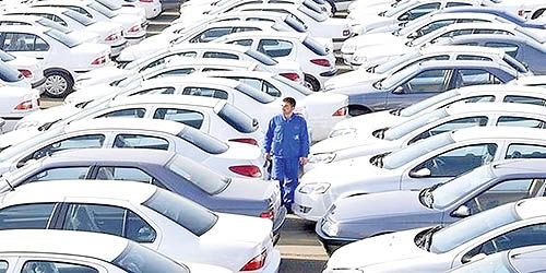 نصف خودروهای فروش رفته انبار شد نصف خودروهای فروش رفته انبار شد
