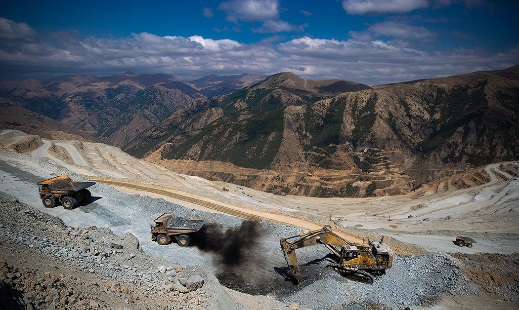 رشد فملی پس از روزها سرخپوشی / فملی با حمایت ۳۲درصدی حقوقی ها همراه شد