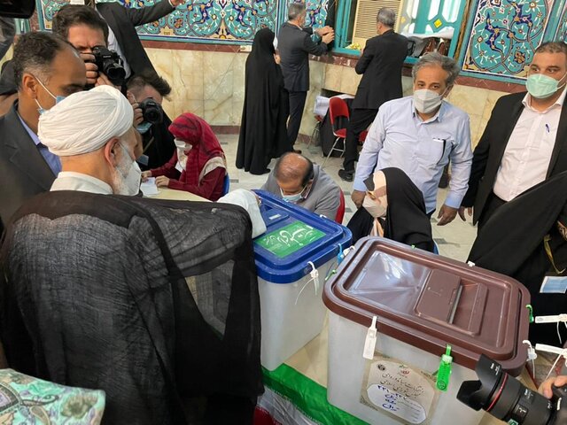 ناطق نوری در انتخابات شرکت کرد + عکس ناطق نوری در انتخابات شرکت کرد + عکس