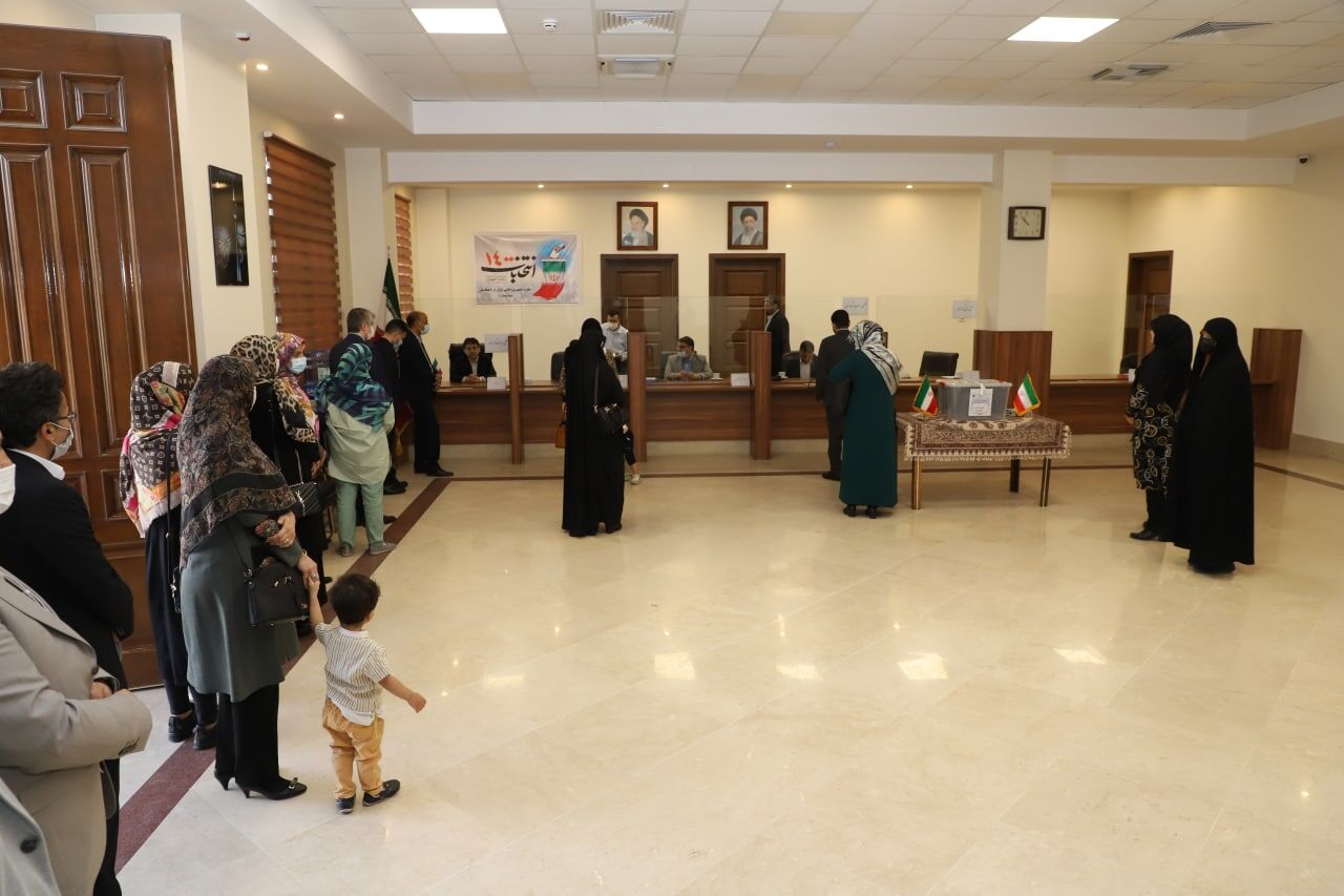 مشارکت گسترده ایرانیان خارج از کشور در انتخابات + عکس مشارکت گسترده ایرانیان خارج از کشور در انتخابات + عکس