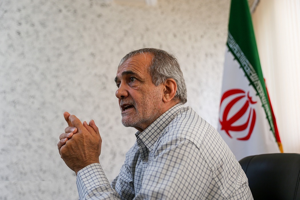 مسعود پزشکیان پای صندوق رای  + عکس
