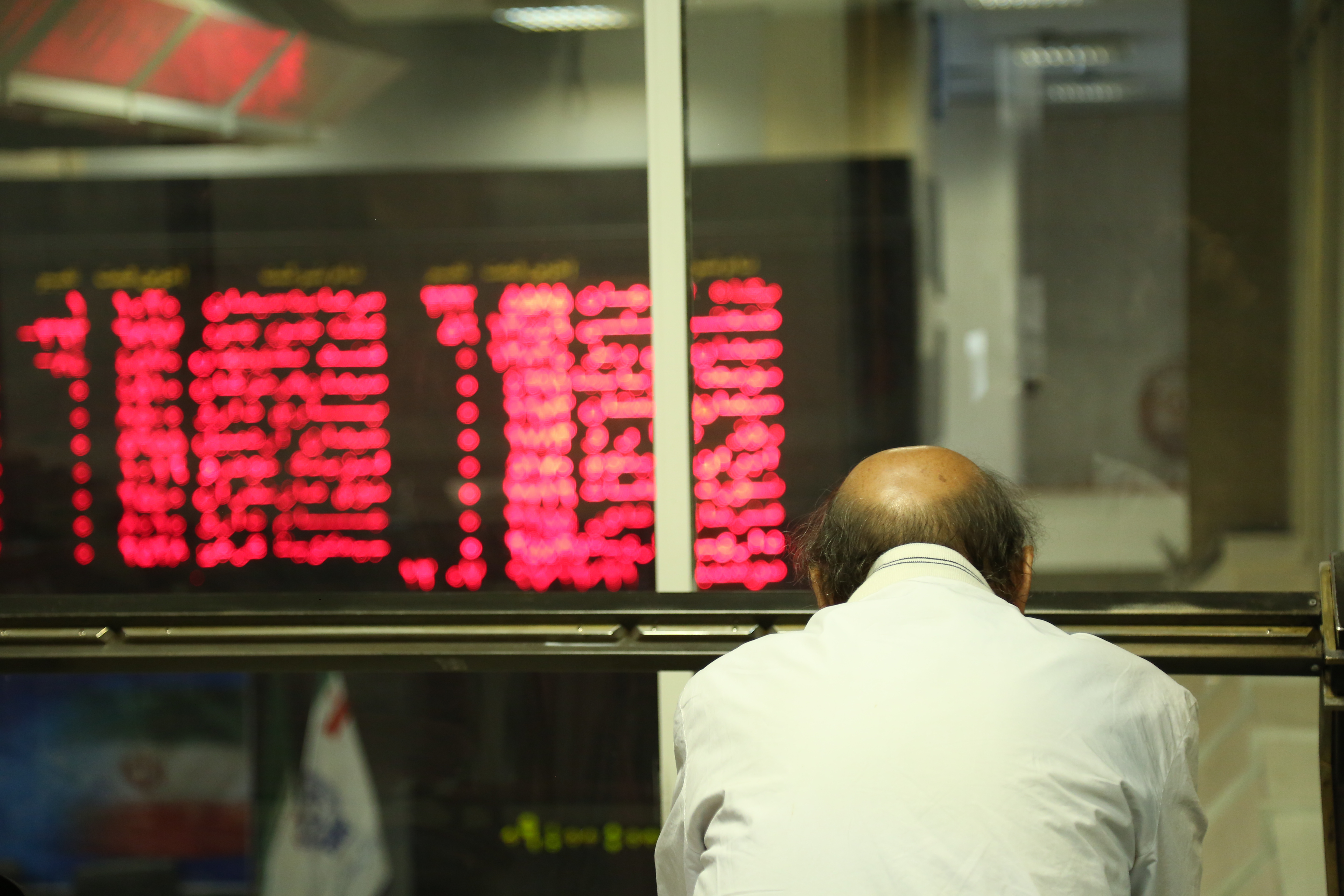 مطالبه فعالان بازار سهام از رییسی