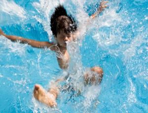 غرق شدن کودک ۴ ساله در جوی آب غرق شدن کودک ۴ ساله در جوی آب