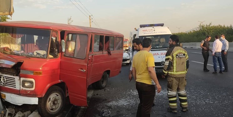 جزییات تصادف مینی بوس در بزرگراه آزادگان جزییات تصادف مینی بوس در بزرگراه آزادگان