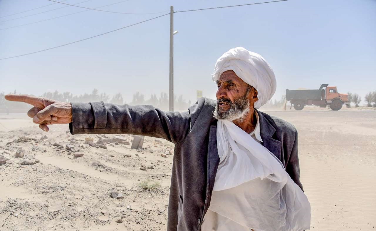 در سیستان و بلوچستان اقتصاد و تجارت کاملا تعطیل شده است در سیستان و بلوچستان اقتصاد و تجارت کاملا تعطیل شده است