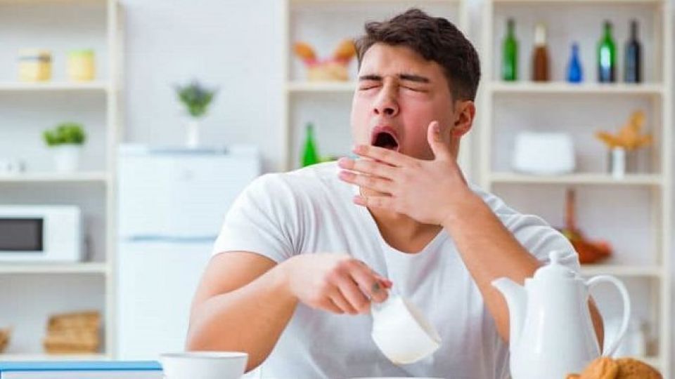 چرا بعد از خوردن غذا خواب آلود می شویم؟ چرا بعد از خوردن غذا خواب آلود می شویم؟