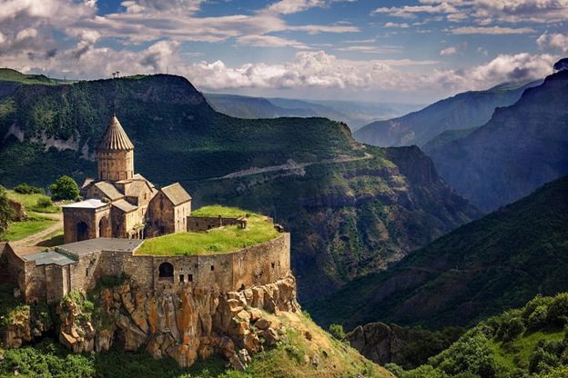 برای سفر به ارمنستان، دلار ببریم یا درام؟ برای سفر به ارمنستان، دلار ببریم یا درام؟