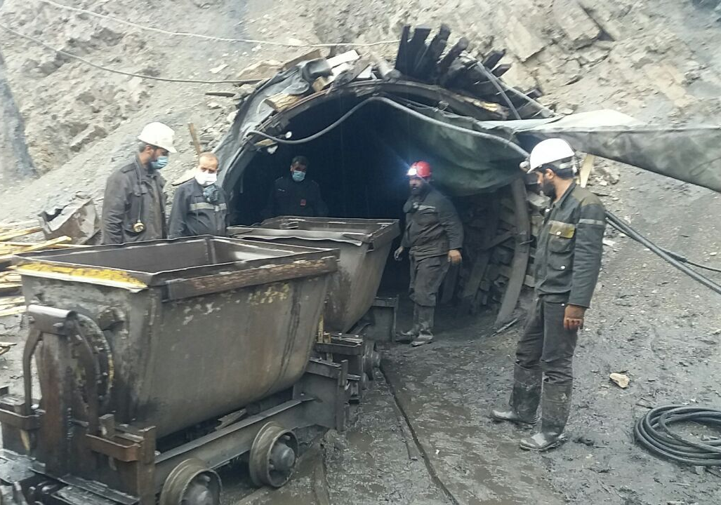 افزایش ۲برابری پرداخت تسهیلات بانکی به صنعت و معدن افزایش ۲برابری پرداخت تسهیلات بانکی به صنعت و معدن