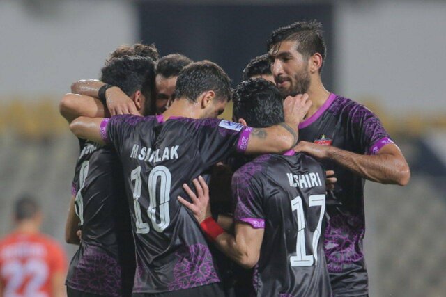 اعتراض بازیکنان پرسپولیس به پرداخت نشدن مطالباتشان اعتراض بازیکنان پرسپولیس به پرداخت نشدن مطالباتشان