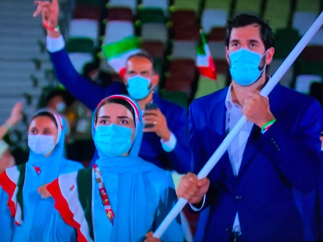 رژه کاروان ایران در افتتاحیه المپیک توکیو با لباس رسمی رژه کاروان ایران در افتتاحیه المپیک توکیو با لباس رسمی