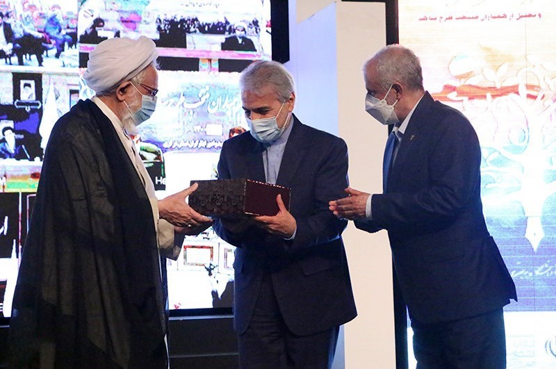 تجلیل بانک دی از ۷۱ فرزند شاهد و ایثارگر تجلیل بانک دی از ۷۱ فرزند شاهد و ایثارگر