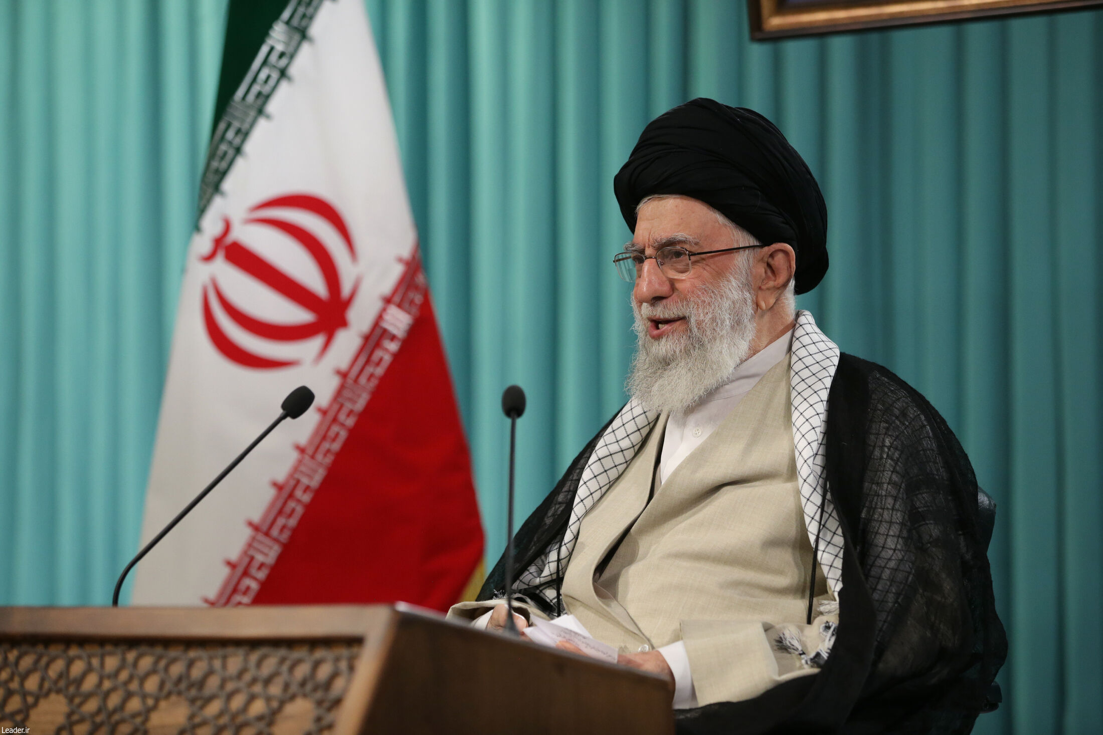 دستور رهبر معظم انقلاب به رییس جمهور برای بررسی تعطیلی دو هفته ای کشور در ستاد کرونا دستور رهبر معظم انقلاب به رییس جمهور برای بررسی تعطیلی دو هفته ای کشور در ستاد کرونا