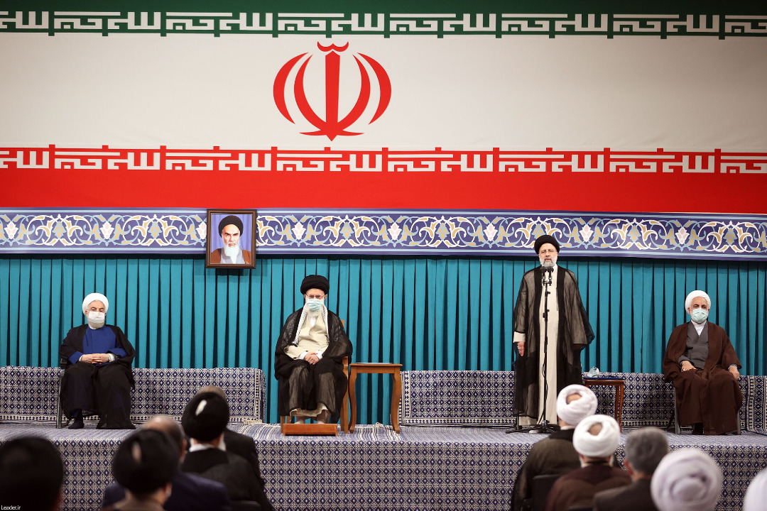 رهبر معظم انقلاب: شرایط کشور اقتضاء نمی کند که تشکیل دولت به تأخیر بیفتد / رییسی: به دنبال رفع تحریم ها خواهیم بود رهبر معظم انقلاب: شرایط کشور اقتضاء نمی کند که تشکیل دولت به تأخیر بیفتد / رییسی: به دنبال رفع تحریم ها خواهیم بود