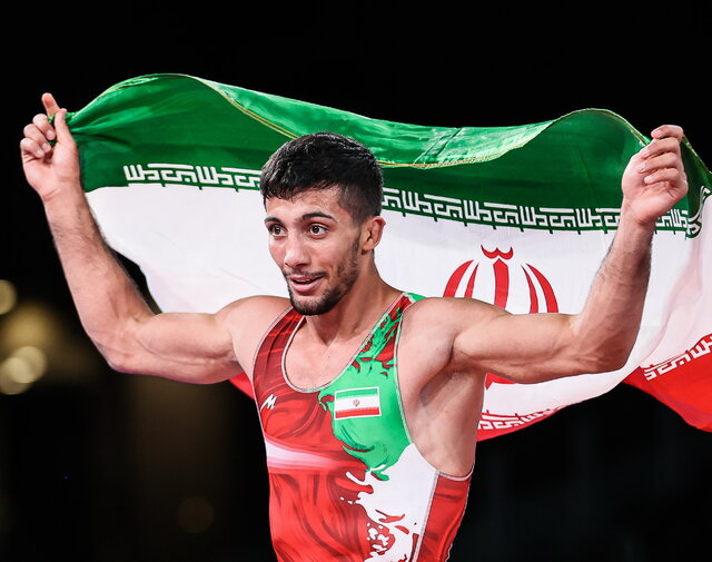 مدال طلا بر گردن محمدرضا گرایی + عکس مدال طلا بر گردن محمدرضا گرایی + عکس