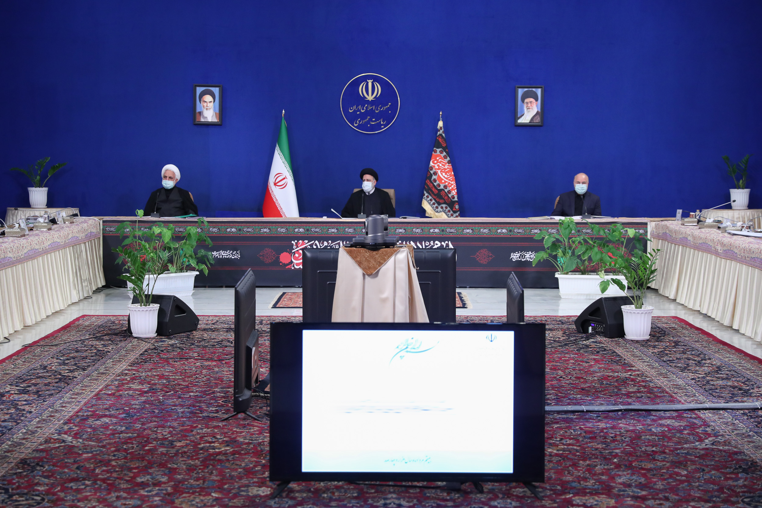 تاکید برتأمین کالاهای اساسی مورد نیاز مردم / ذخایر راهبردی کشور تکمیل شود تاکید برتأمین کالاهای اساسی مورد نیاز مردم / ذخایر راهبردی کشور تکمیل شود