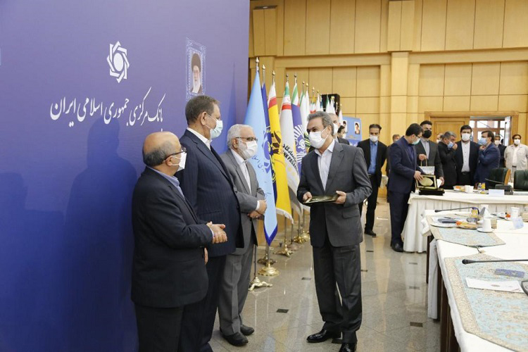 قدردانی رییس کمیته امداد امام خمینی(ره) از مدیر عامل بانک ملت قدردانی رییس کمیته امداد امام خمینی(ره) از مدیر عامل بانک ملت