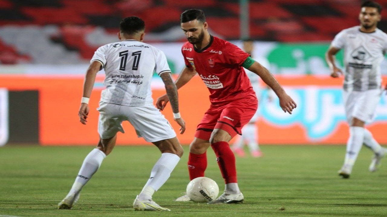 سرخپوشان یک گام دیگر به قهرمانی در لیگ برتر نزدیکتر شدند سرخپوشان یک گام دیگر به قهرمانی در لیگ برتر نزدیکتر شدند