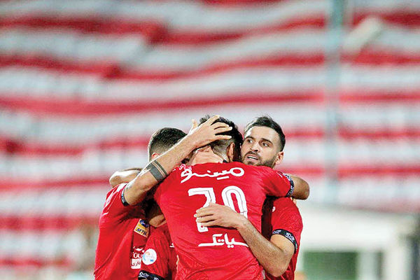کورس پرسپولیس و سپاهان به هفته آخر کشید کورس پرسپولیس و سپاهان به هفته آخر کشید