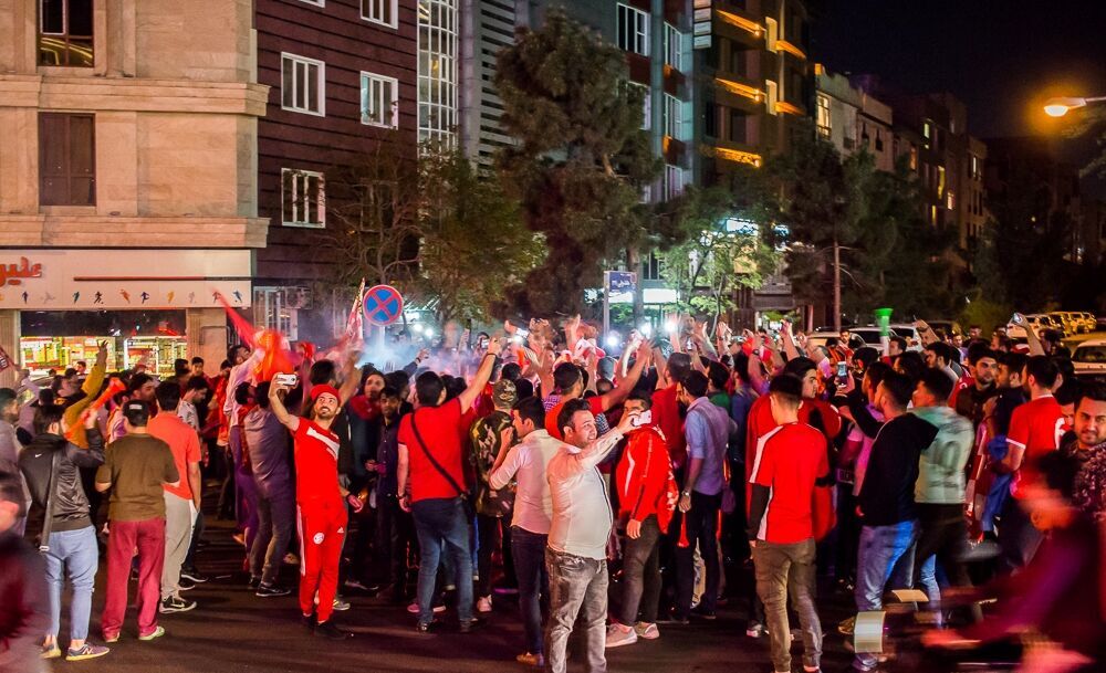 شادی تهرانی ها پس از قهرمانی پرسپولیس شادی تهرانی ها پس از قهرمانی پرسپولیس