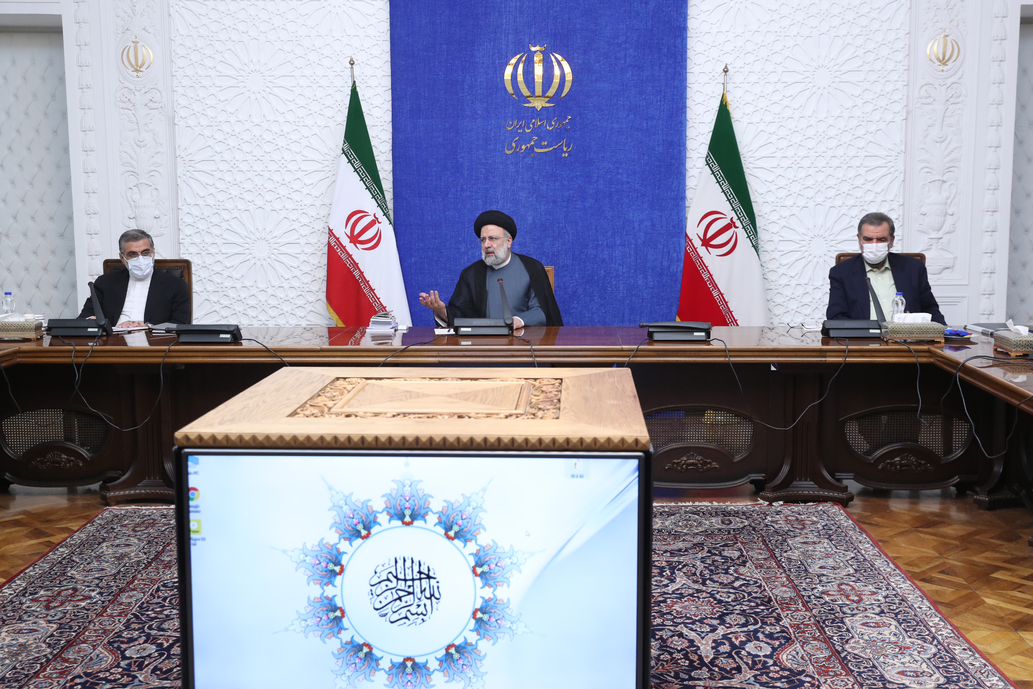 پیش بینی های لازم برای توزیع عادلانه واکسن انجام شود / پرداخت مطالبات معوق کادر درمان از اولویت های دولت است پیش بینی های لازم برای توزیع عادلانه واکسن انجام شود / پرداخت مطالبات معوق کادر درمان از اولویت های دولت است