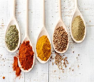 ادویه هایی با بیشترین میزان ویتامین و آنتی اکسیدان ادویه هایی با بیشترین میزان ویتامین و آنتی اکسیدان