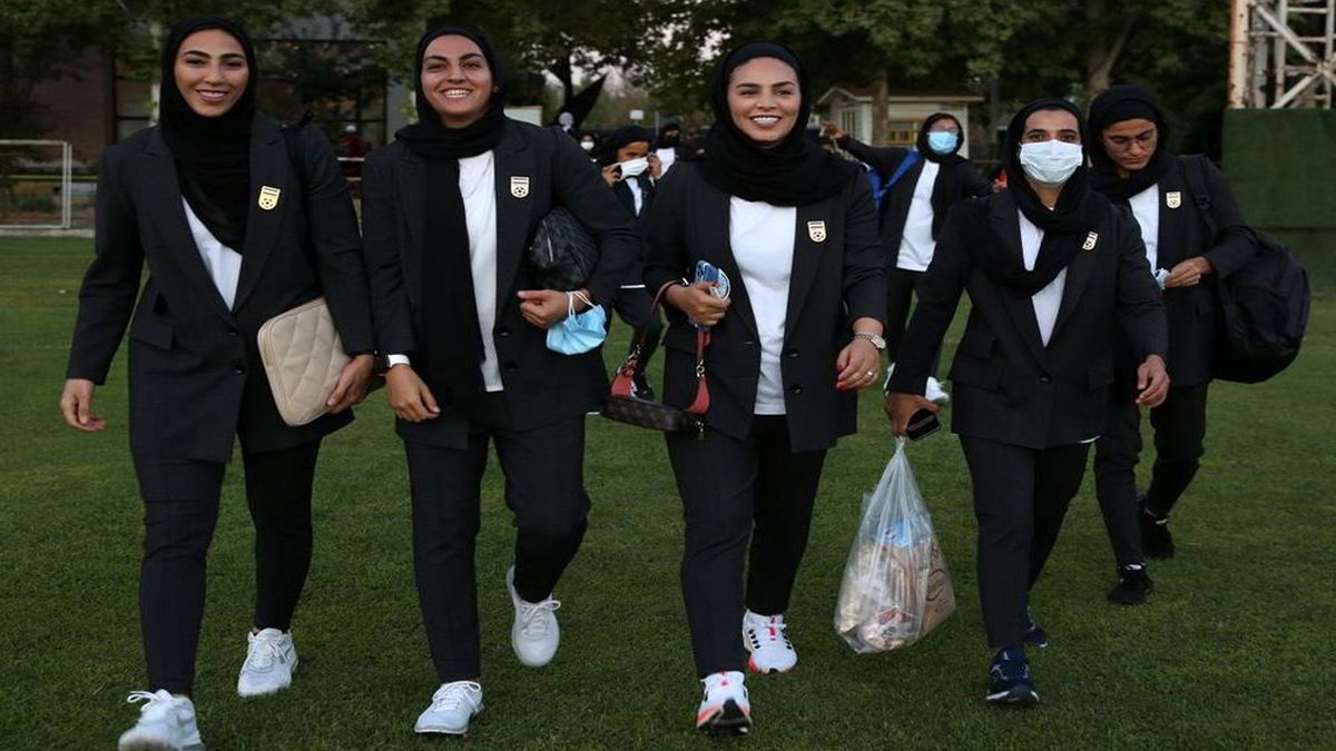 «گیر» نماینده مجلس به لباس دختران ایران «گیر» نماینده مجلس به لباس دختران ایران