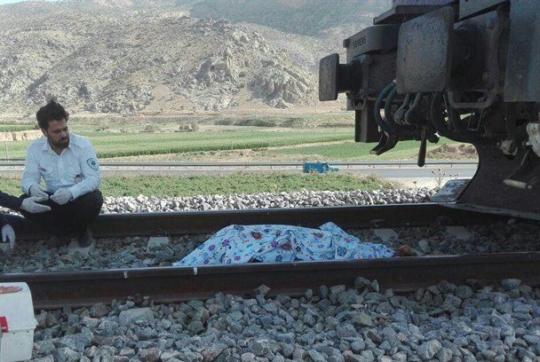 له شدن دختر ۱۴ساله در تصادف با قطار له شدن دختر ۱۴ساله در تصادف با قطار