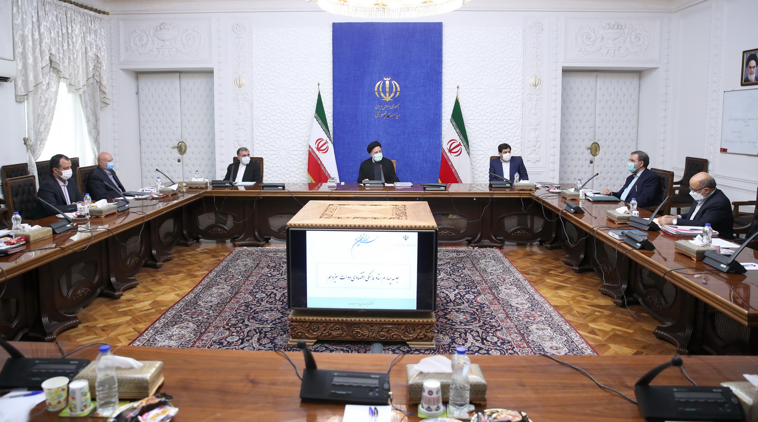 تیم اقتصادی سریع تر راهکارهای تقویت ارزش پولی را بررسی کند / درخصوص کنترل بازار ارز اقدامات فوری انجام شود تیم اقتصادی سریع تر راهکارهای تقویت ارزش پولی را بررسی کند / درخصوص کنترل بازار ارز اقدامات فوری انجام شود